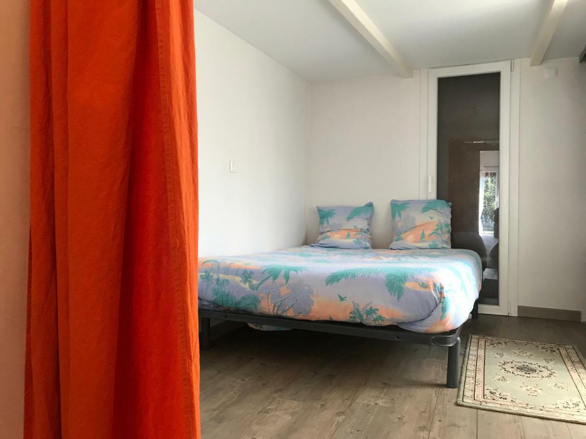 Joli Studio Au Calme Apartment Bassens  Exterior photo