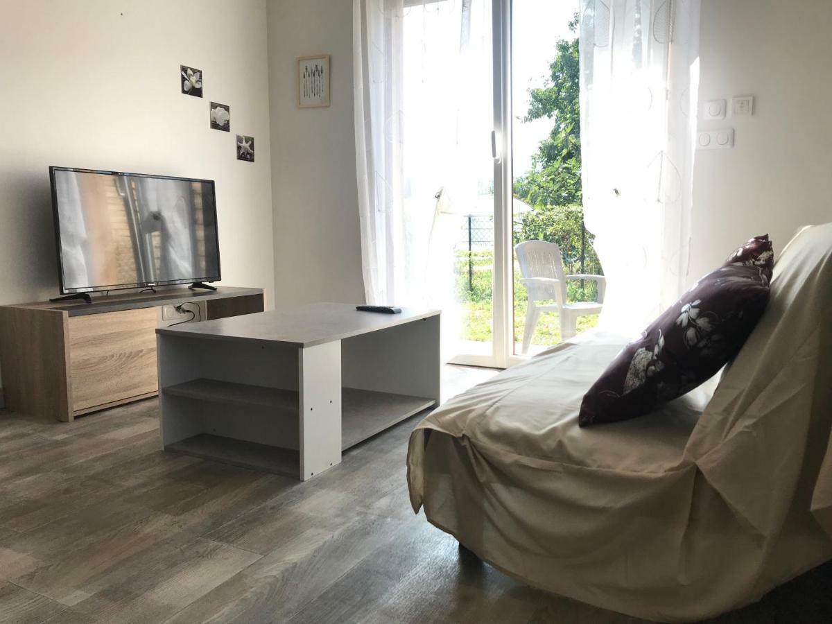 Joli Studio Au Calme Apartment Bassens  Exterior photo
